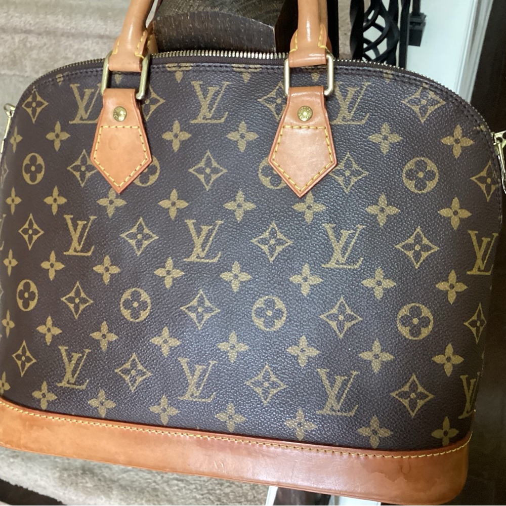 Louis Vuitton Brown and Tan Monogram Bag. Hand bag. Pre loved.